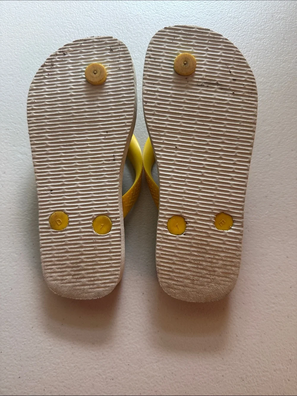 Havaianas Kids Yellow Minions Tropical Flip Flops - Green Leaf Print